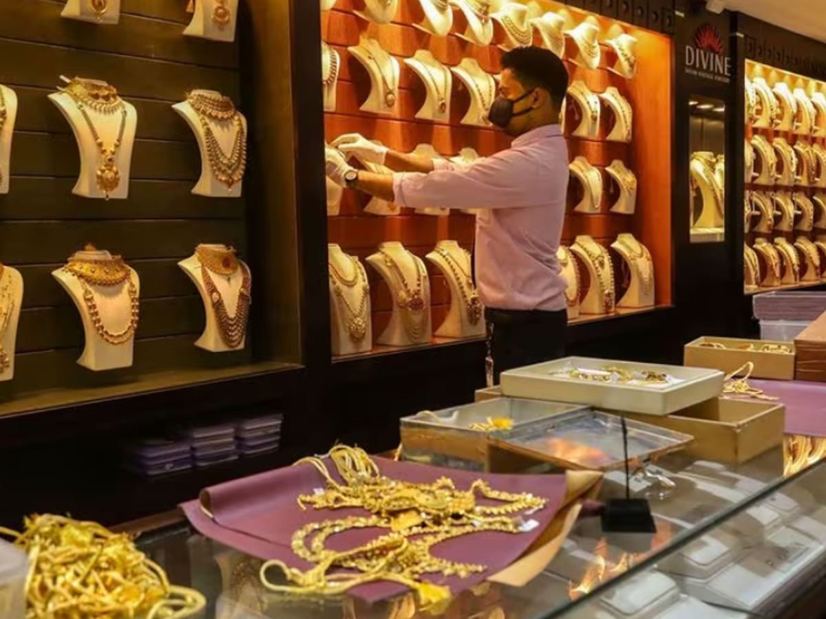 Today is the best time to buy gold as the price of gold in the country has decreased