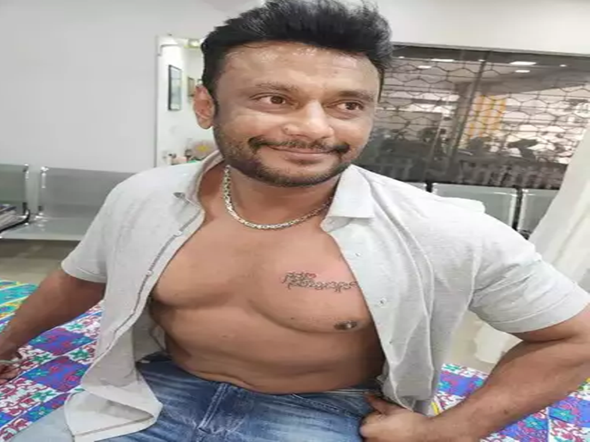 Kannada Cine Adda  die hard fan of Challenging Star Darshan got all the  titles of his favorite actor tattooed on him PC Tattoo Manju DBoss  Fans  Facebook