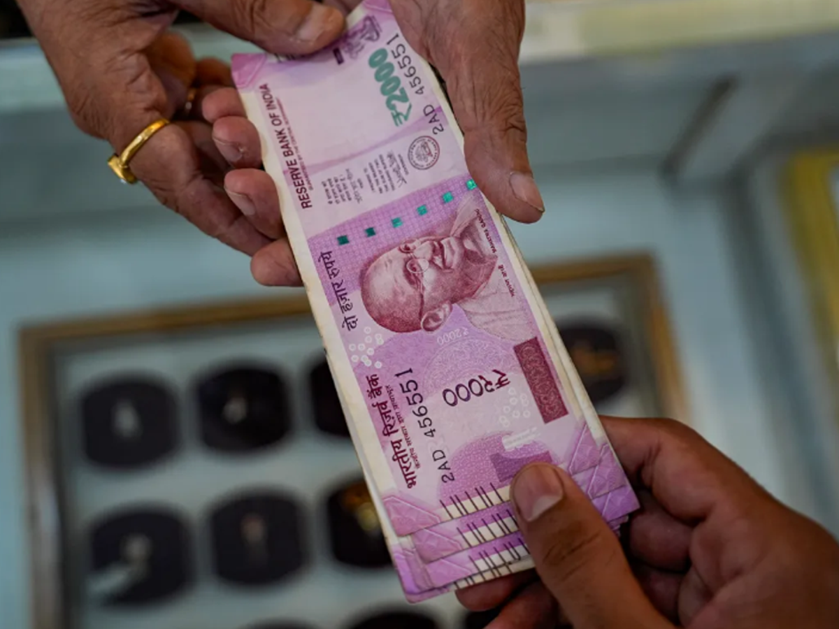 Central government has made another announcement on Rs 2000 notes