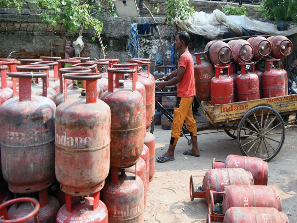 LPG Gas Cylinder Available At 450 Rs