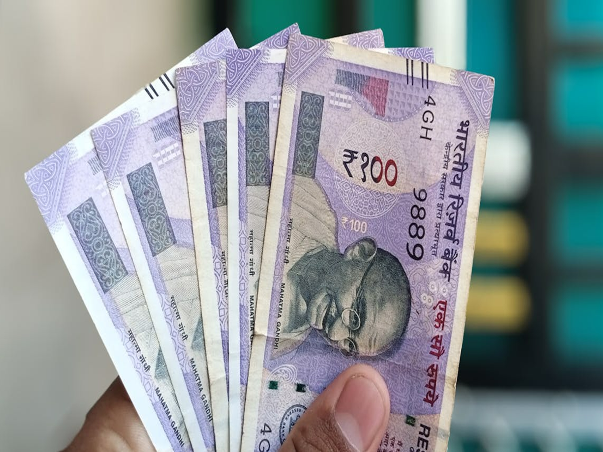 Bank of Baroda fixed deposit interest rates table for 2025 with rupee symbols