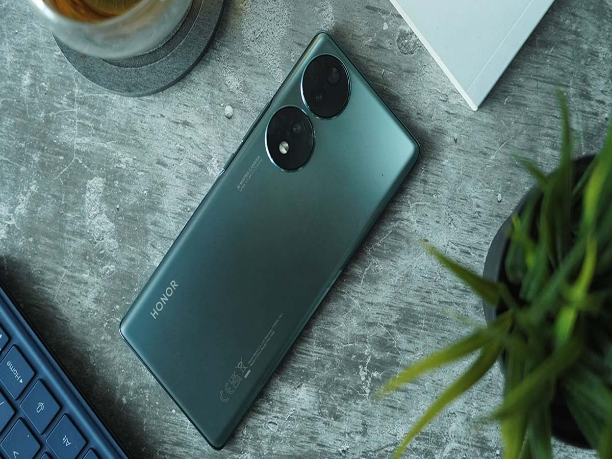 HONOR X70’s 50MP main camera module highlighting its photography capabilities.