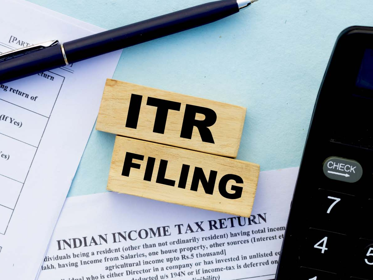 Image showing tax calculation errors and warnings, representing common ITR filing pitfalls for Indian taxpayers.