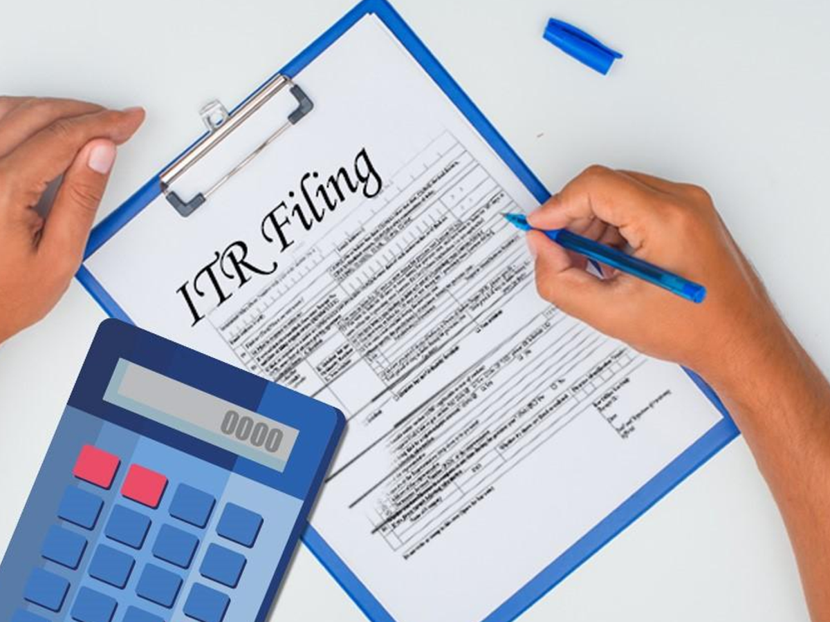 Visual of HRA claim documents and a house key, highlighting errors in house rent allowance declarations for ITR.