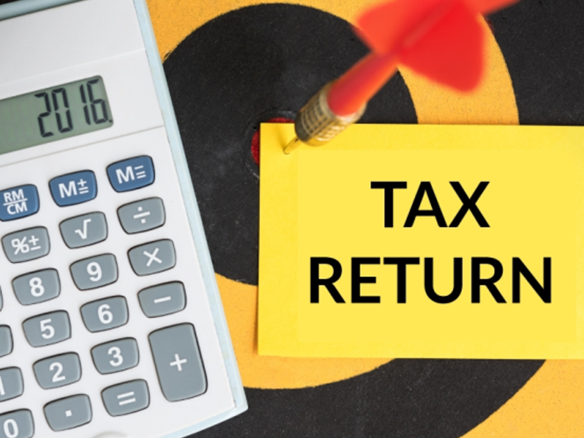 Detailed guide illustration of ITR-2 form filing process for AY 2025-26 with eligibility criteria