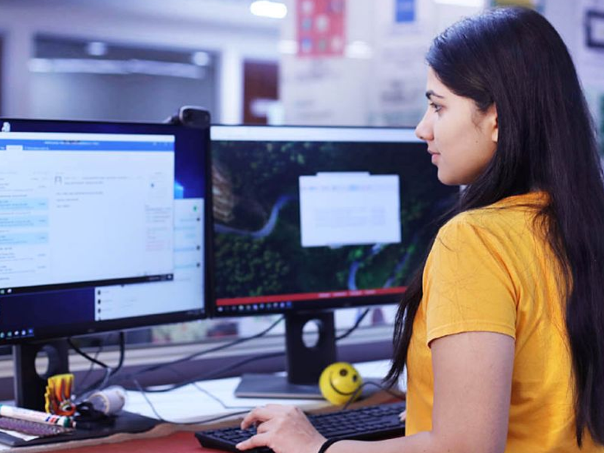 Indian employees receiving financial aid under PM-VBRY scheme
