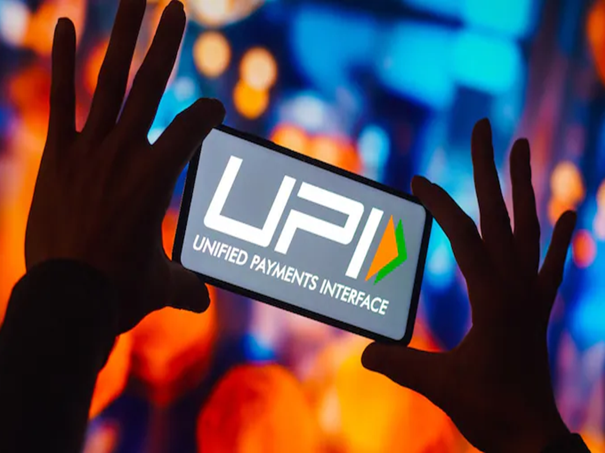 Illustration of UPI credit line payment process on a mobile app, showing QR code scanning for secure transactions.
