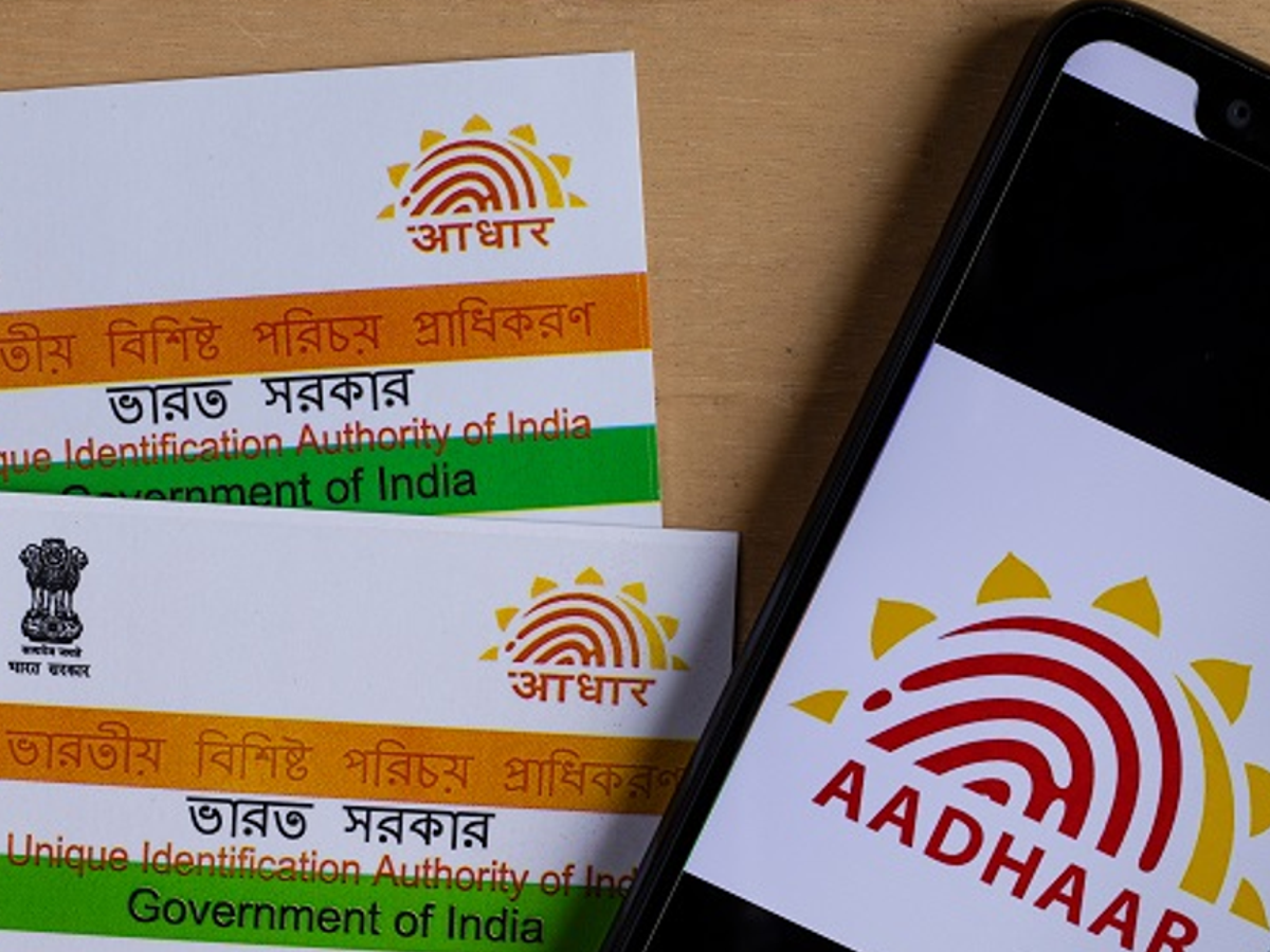 Illustration of child Aadhaar biometric update rules at ages 5 and 15, with UIDAI guidelines for 2025.