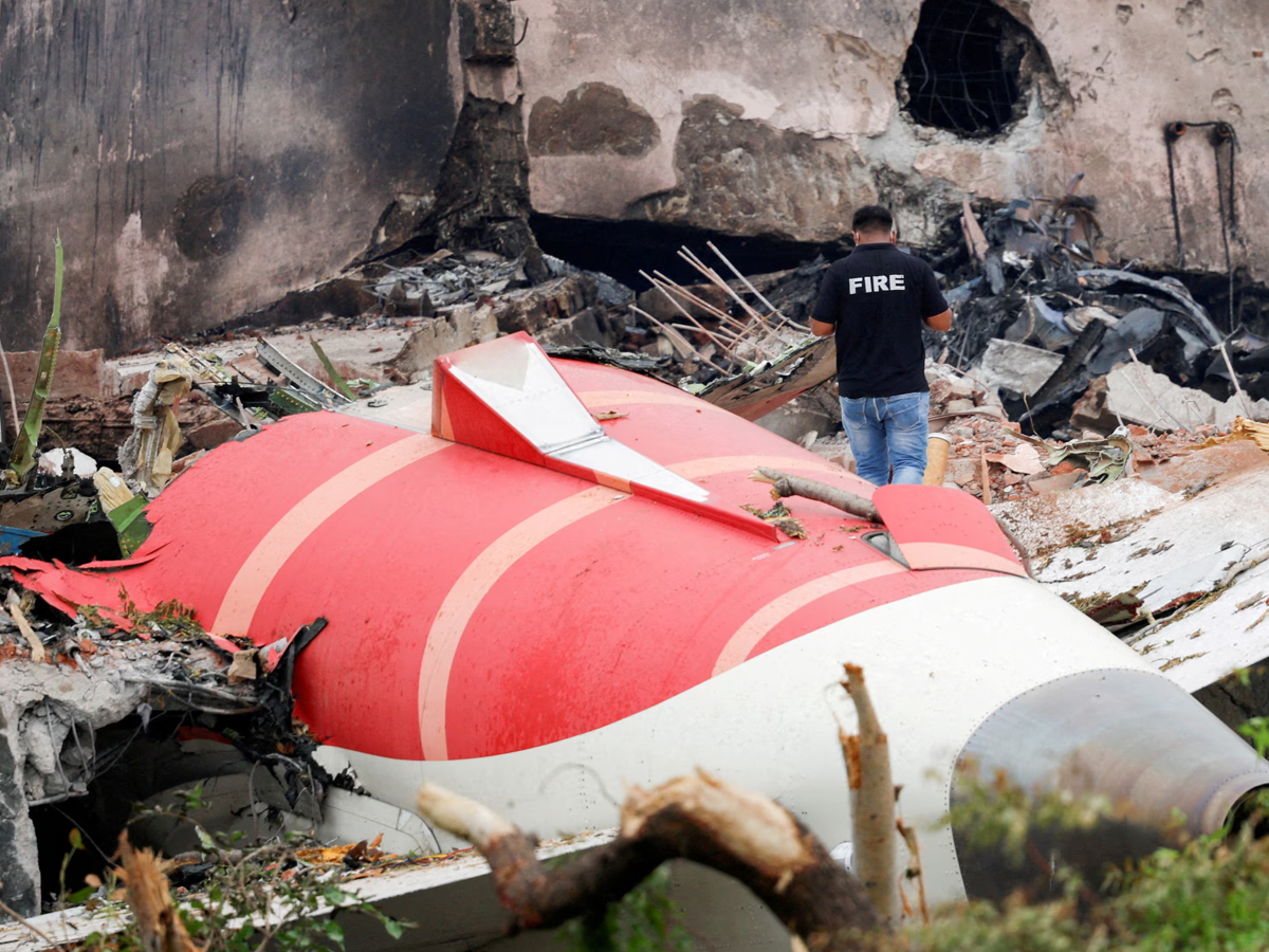 Aviation experts analyzing data from Air India AI-171 flight data recorder
