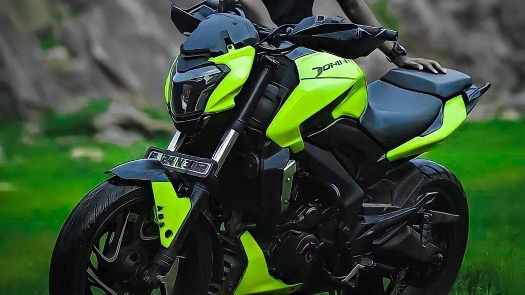 2025 Bajaj Dominar 400 digital LCD display with smartphone connectivity