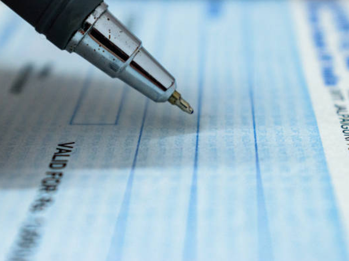 Bengaluru courtroom handling a cheque bounce case, symbolizing legal proceedings in Karnataka.