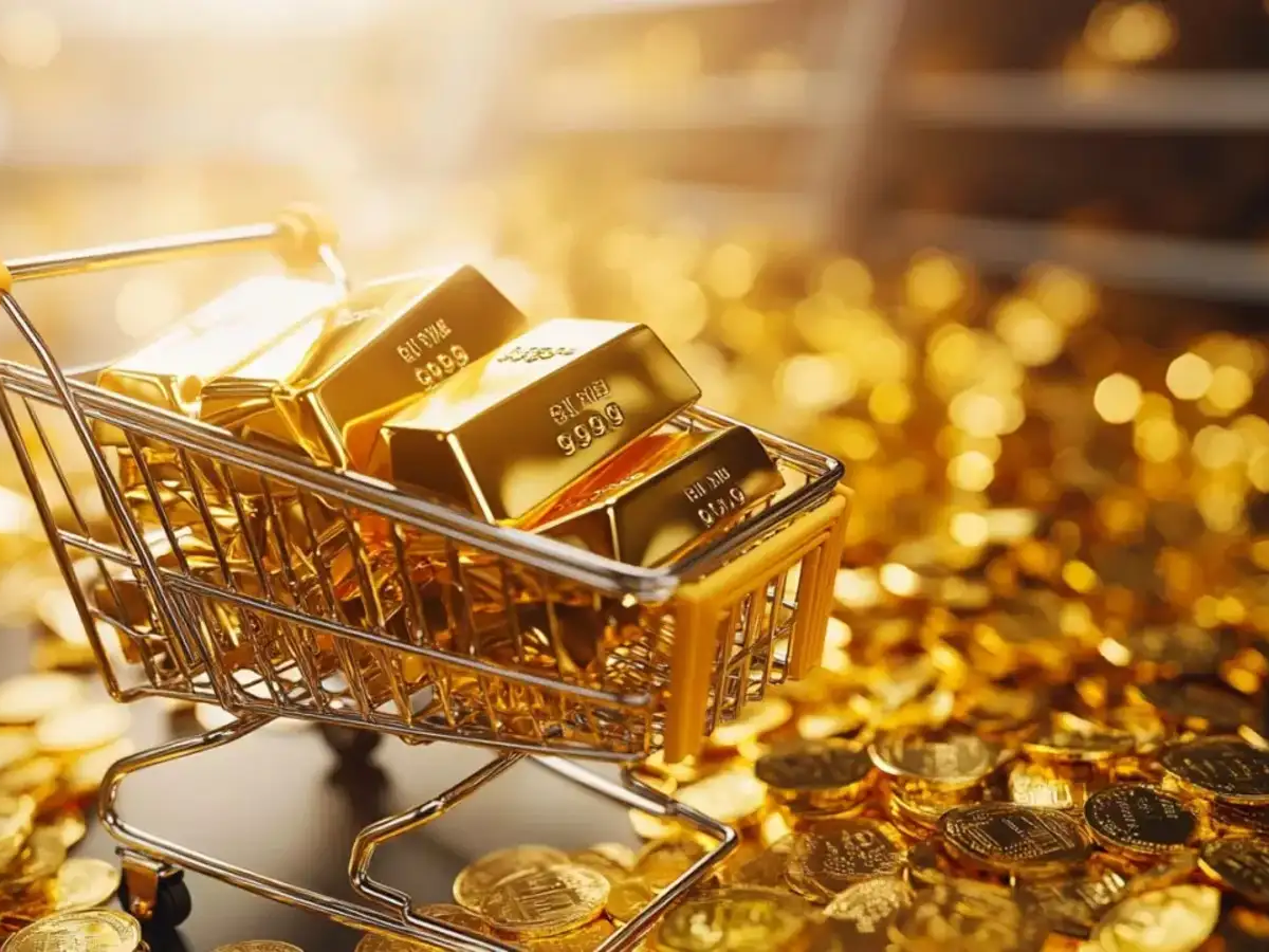 Gold bars and jewelry displaying current prices in Bengaluru market on July 31, 2025.