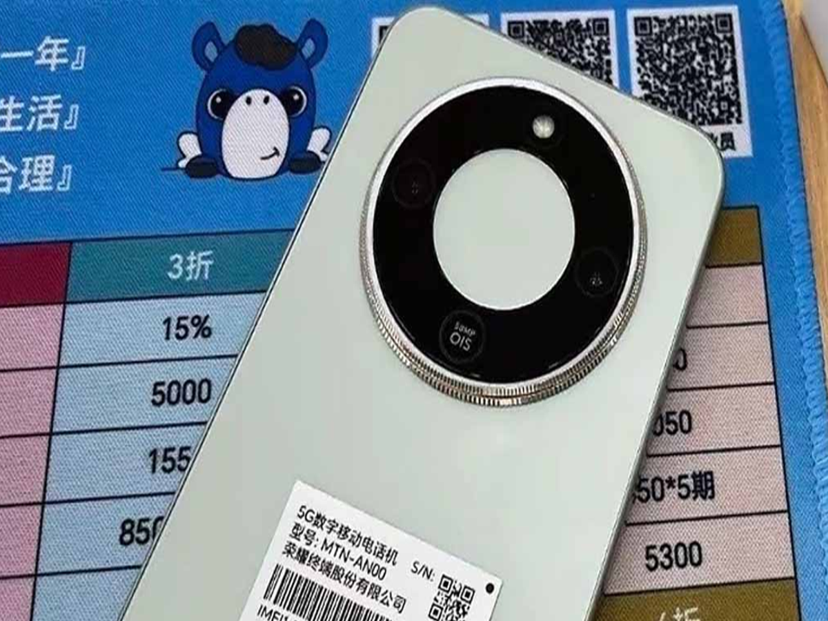 Close-up of HONOR X70’s 6.79-inch 1.5K OLED display with vibrant colors