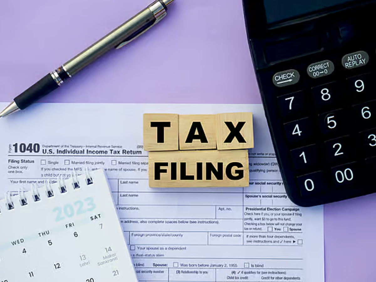 Income tax notice letter with cash and credit card, highlighting tax scrutiny for large cash transactions in India.