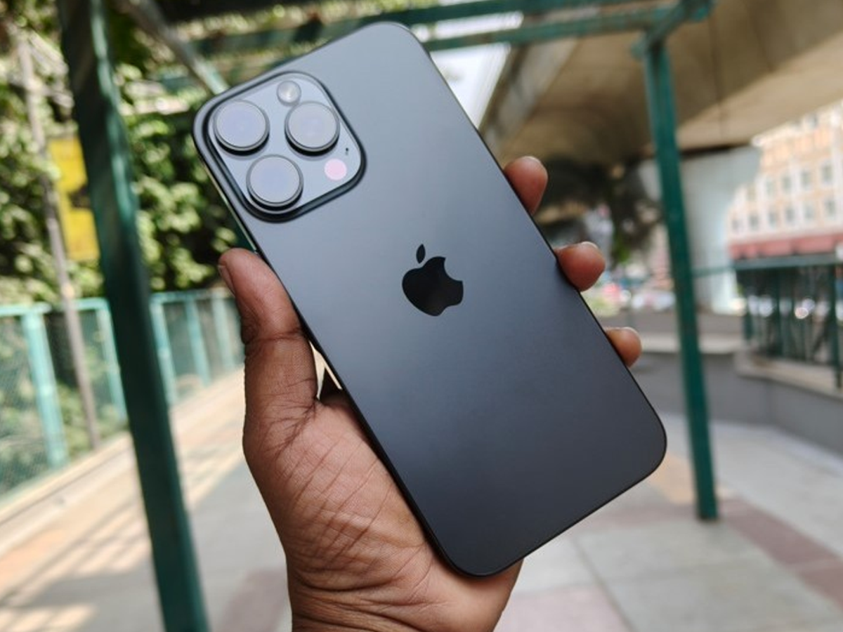 iPhone 16 Pro camera module showcasing 48MP Fusion lens