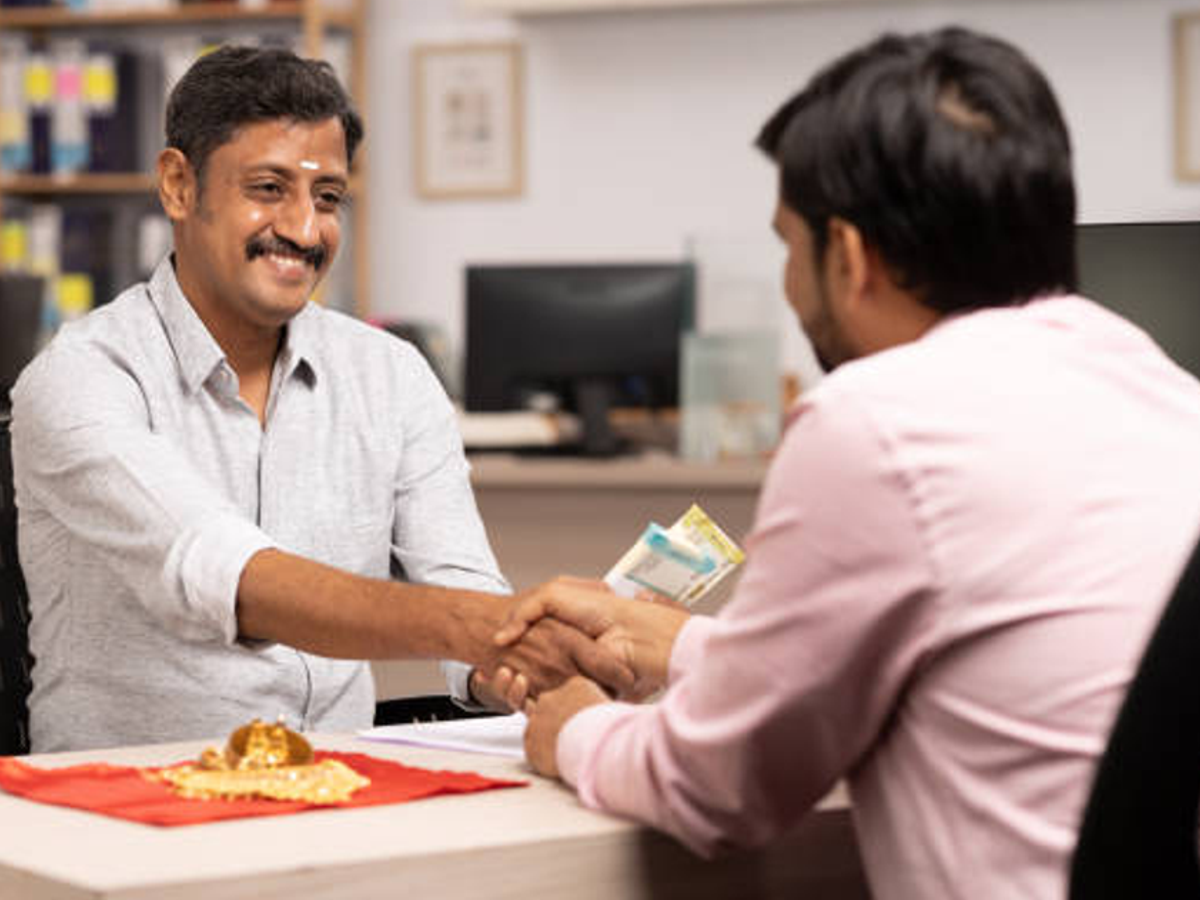 Illustration of RBI’s new rule on no prepayment penalty for floating rate loans in Karnataka