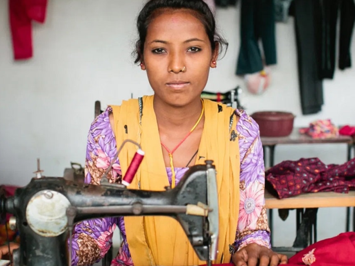 Women in Karnataka receiving free sewing machines under PM Vishwakarma Yojana 2025