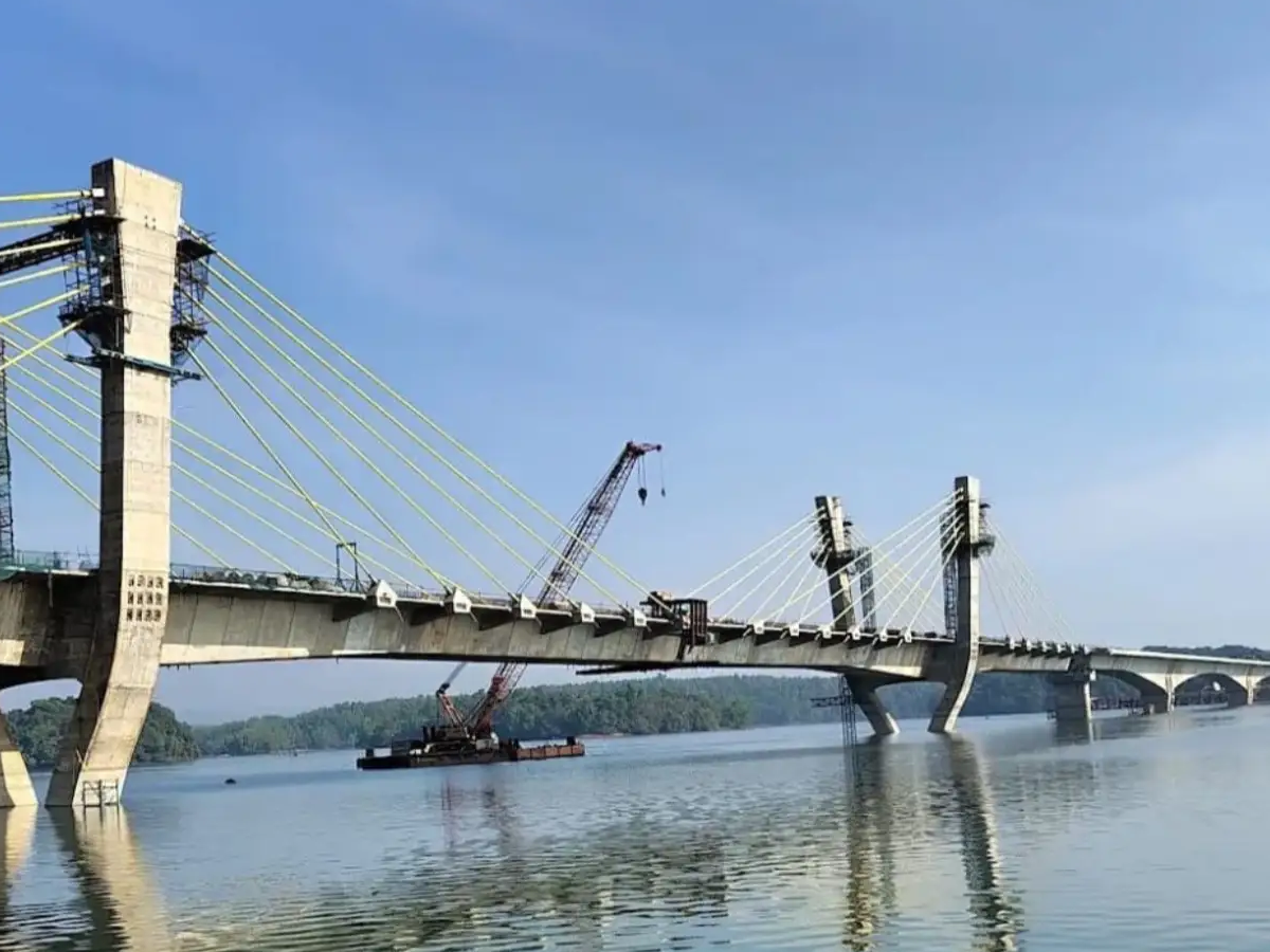 Sigandur Bridge over Sharavathi backwaters in Shivamogga, Karnataka; Nitin Gadkari inaugurating Sigandur Bridge with controversy background.