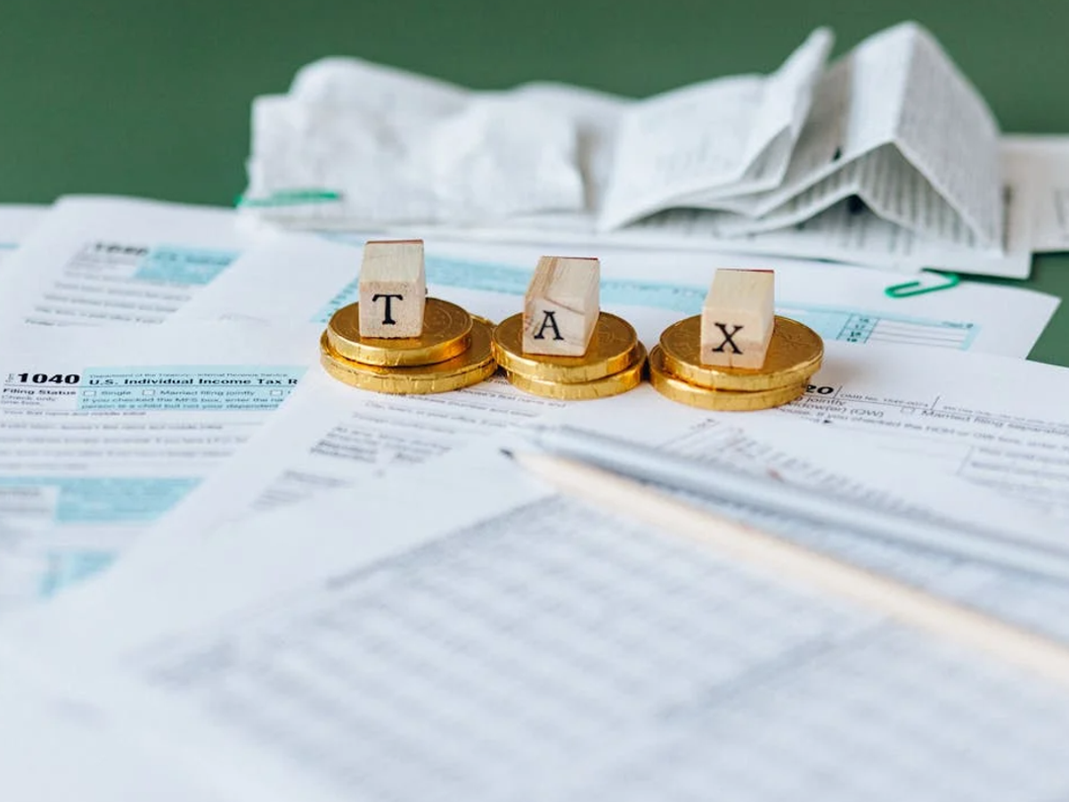 Infographic showing tax-saving tips and tax-free income benefits for Indian taxpayers