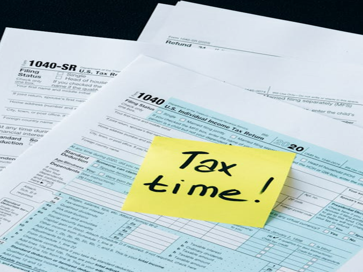 Indian bank official assisting senior citizen with ITR exemption process