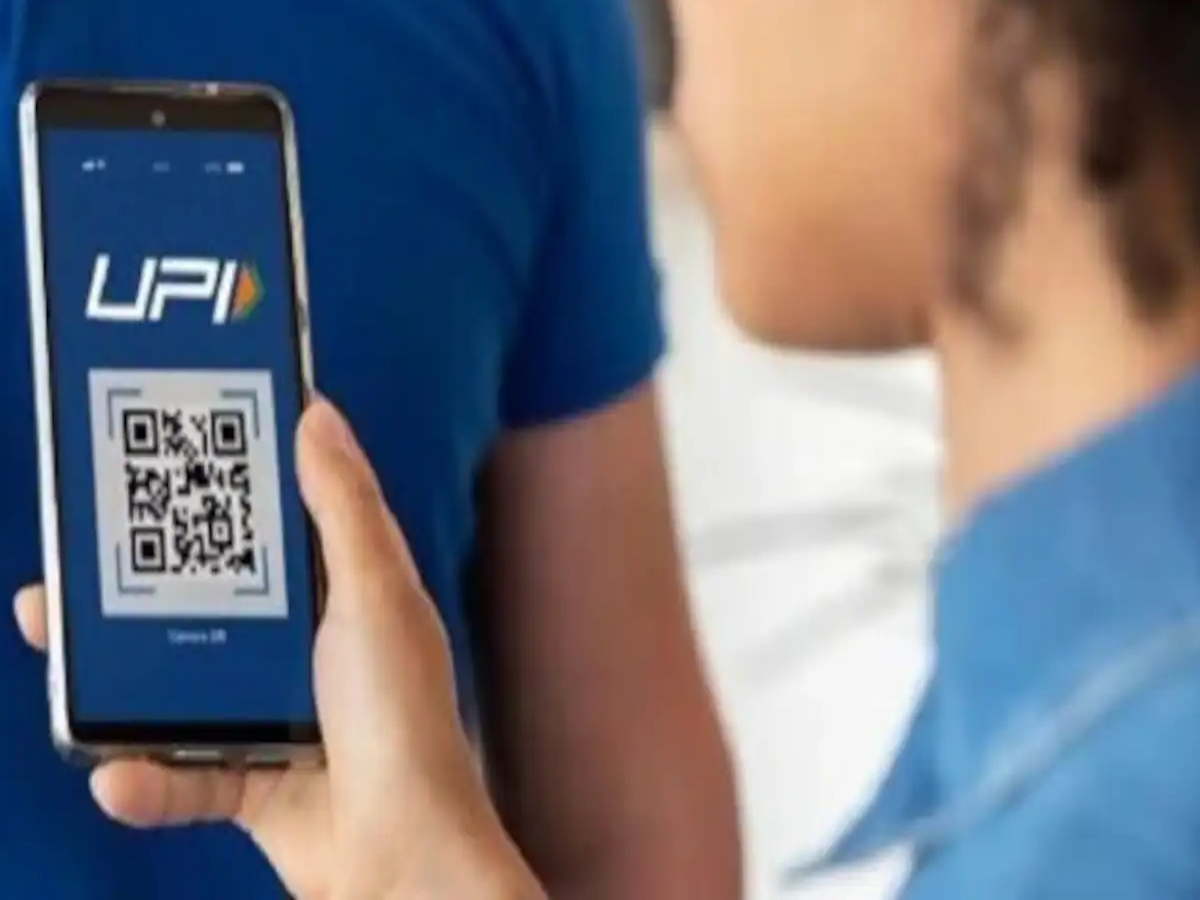 Infographic explaining NPCI’s new UPI credit line guidelines effective August 31, 2025, with a focus on digital payment security.
