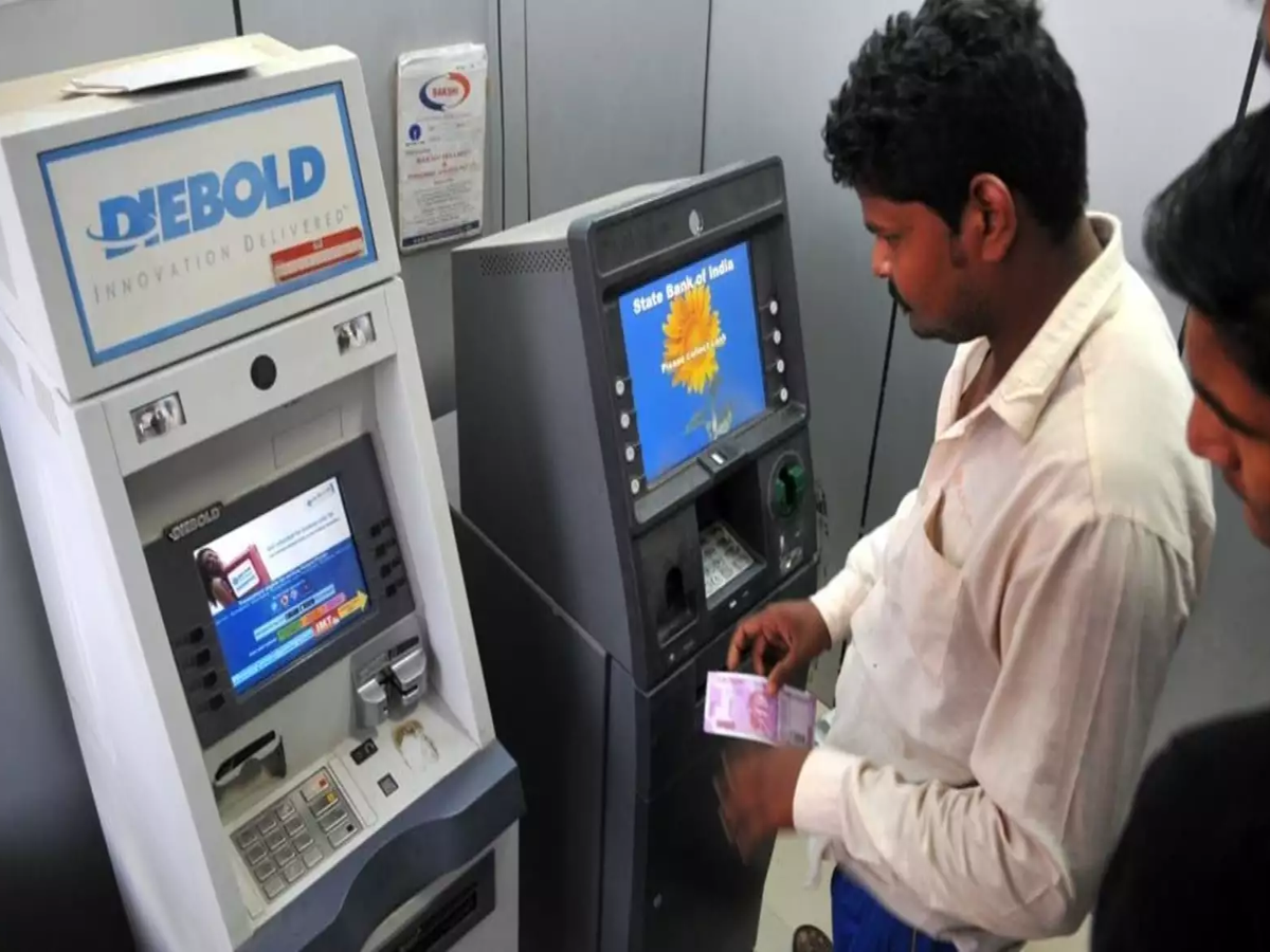 Infographic showing ATM transaction charges and free limits in Kannada.