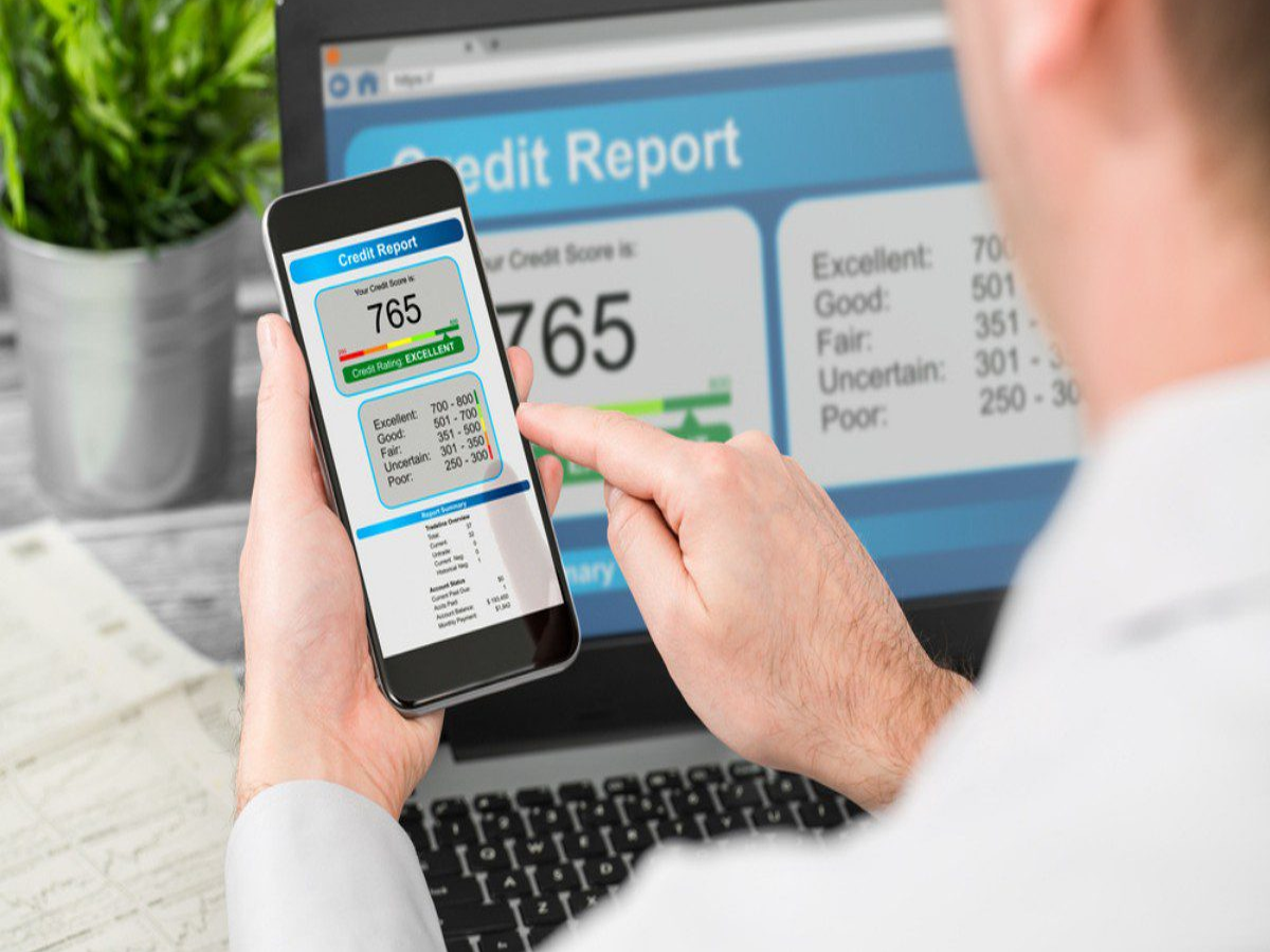CIBIL website screenshot showing free credit report option, optimized for credit score guides.