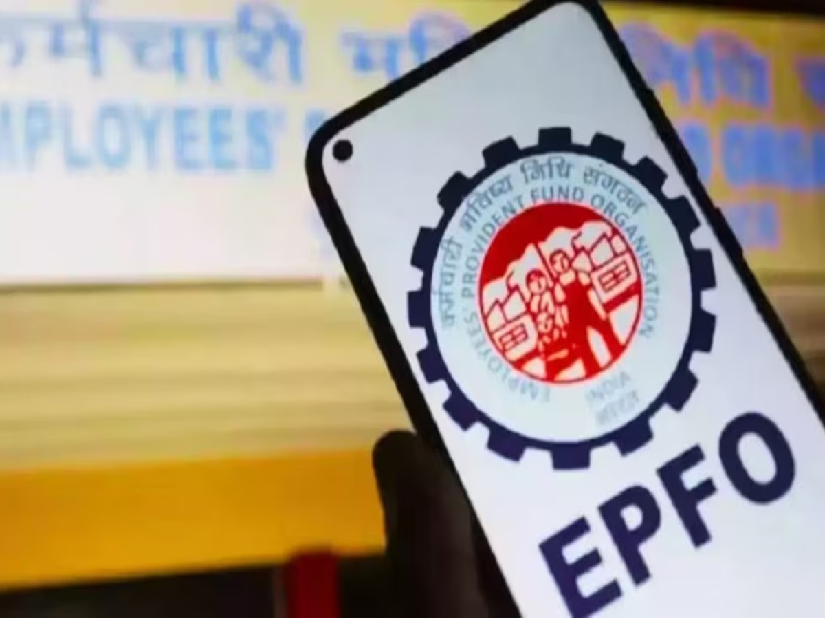 Screenshot of the UMANG app showing the facial authentication process for UAN registration.