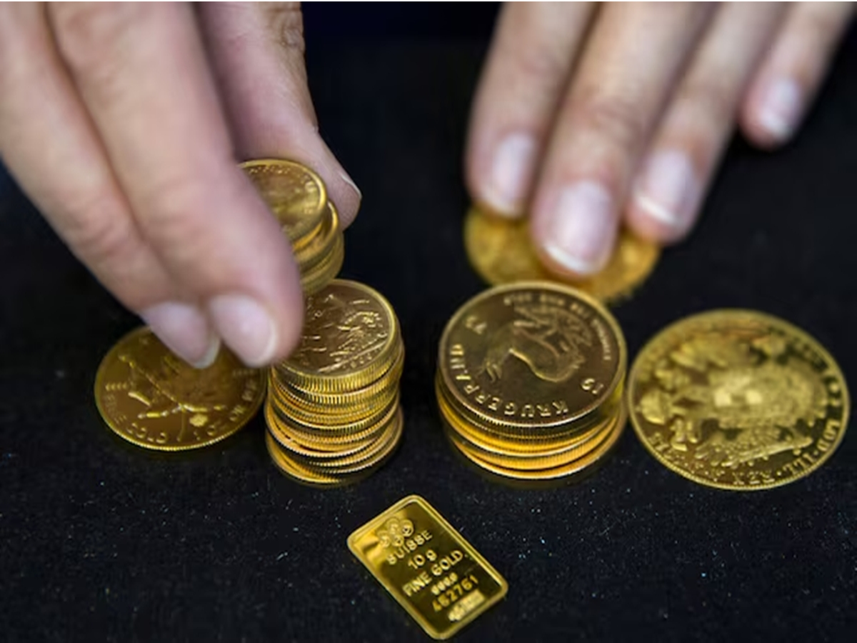 Graph showing gold price trends in 2025, highlighting recent fluctuations.