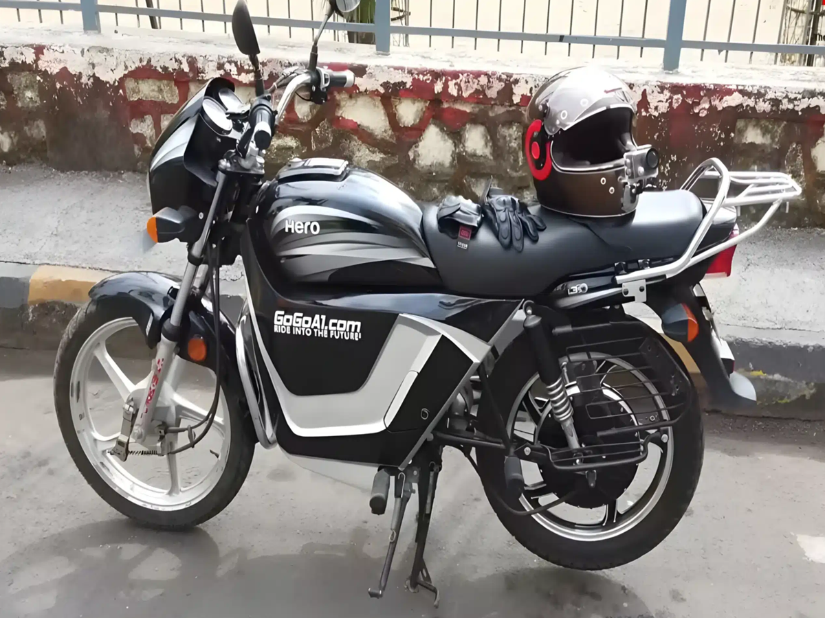 Hero Electric Splendor’s telescopic fork suspension and alloy wheels