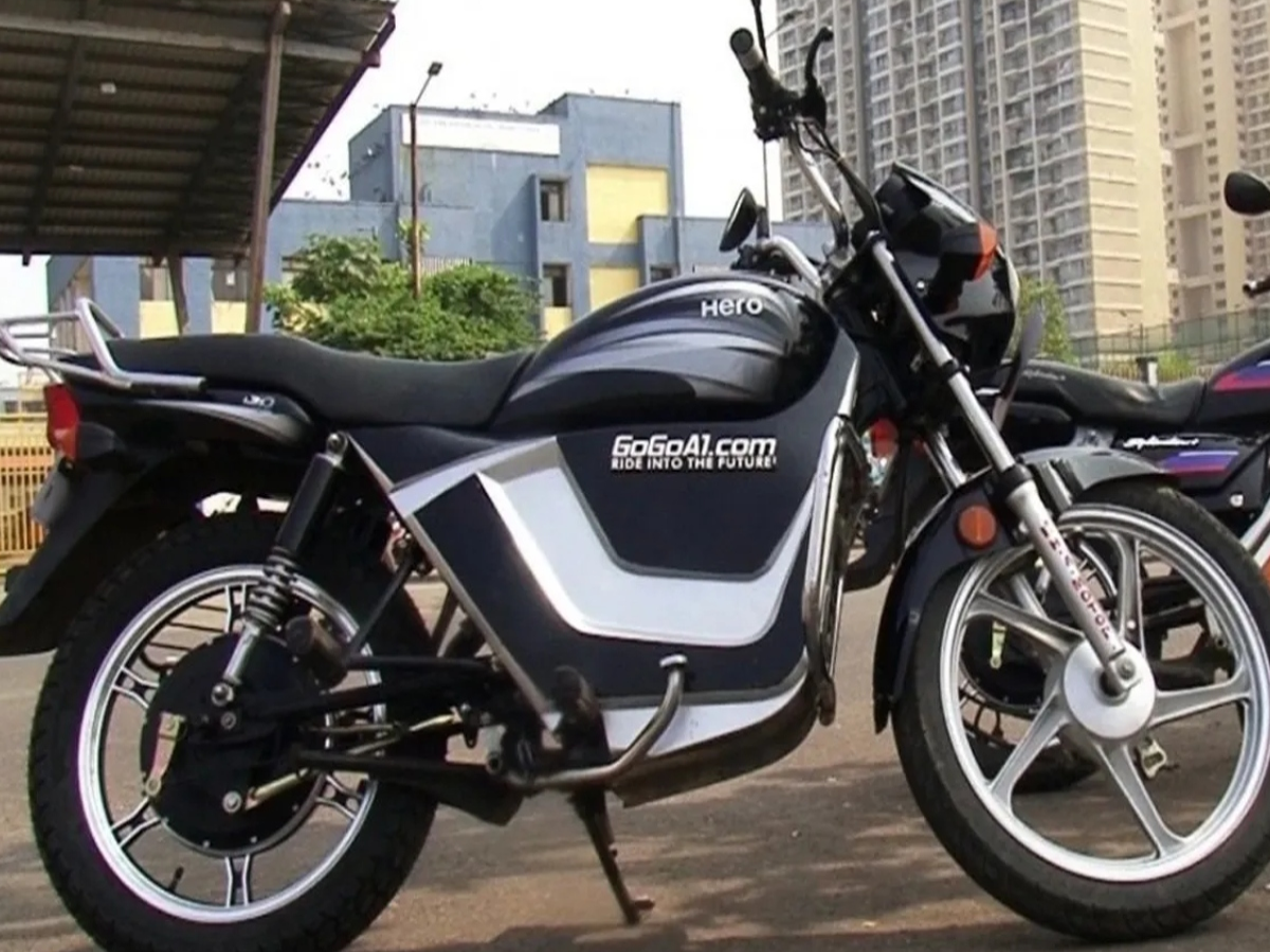 Hero Electric Splendor bike parked on a city street