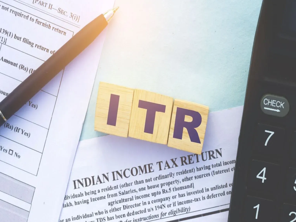 Tax professional explaining ITR-3 updates for 2025-26 assessment year