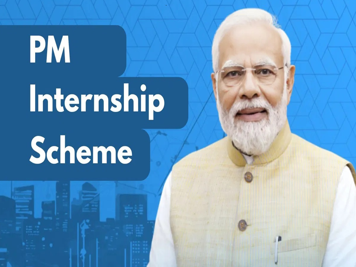 Indian youth filling out an online application form for the PM Internship Scheme.
