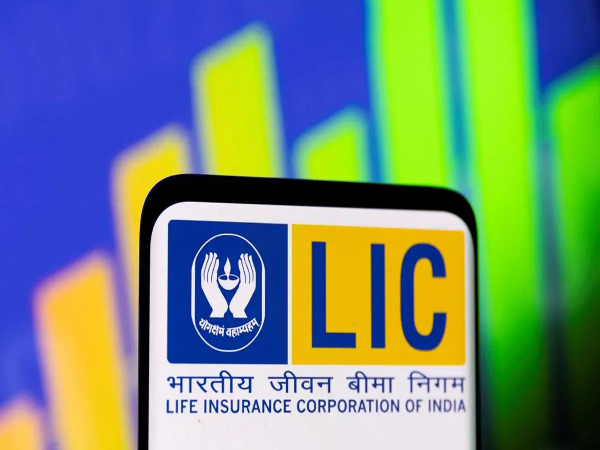 "LIC customer consulting agent for policy revival, 2025"
