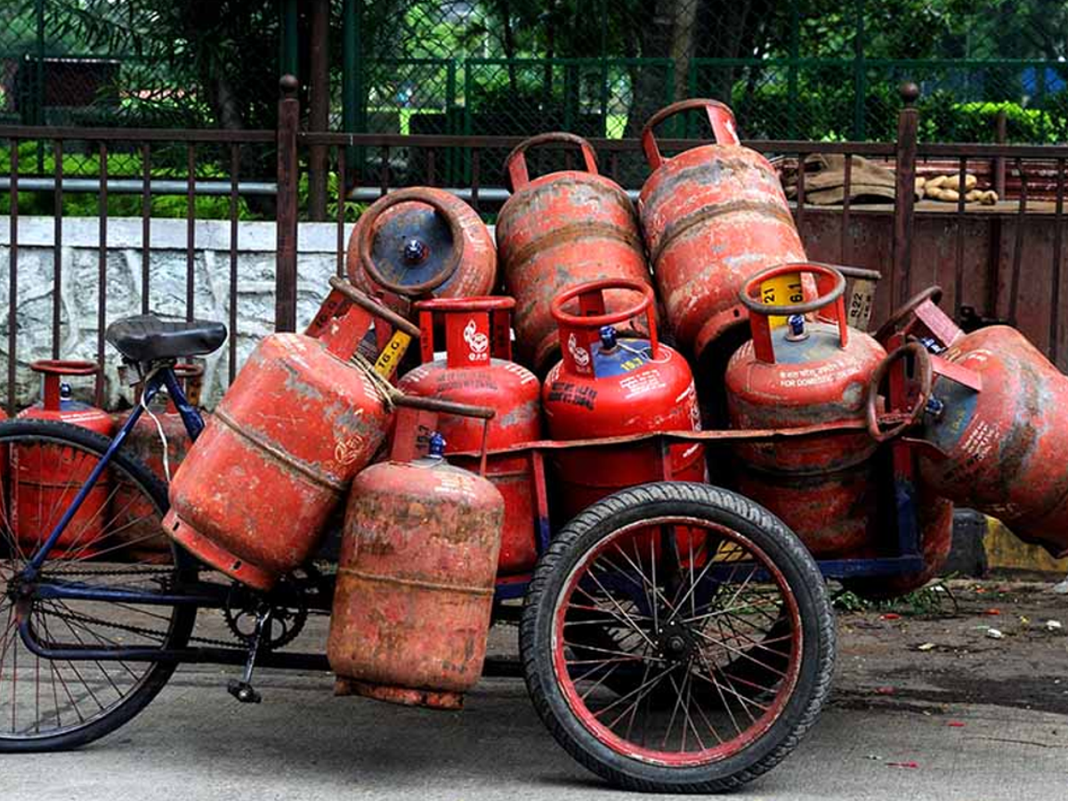 Restaurant kitchen using commercial LPG cylinders, showcasing cost savings for businesses in Karnataka, August 2025.