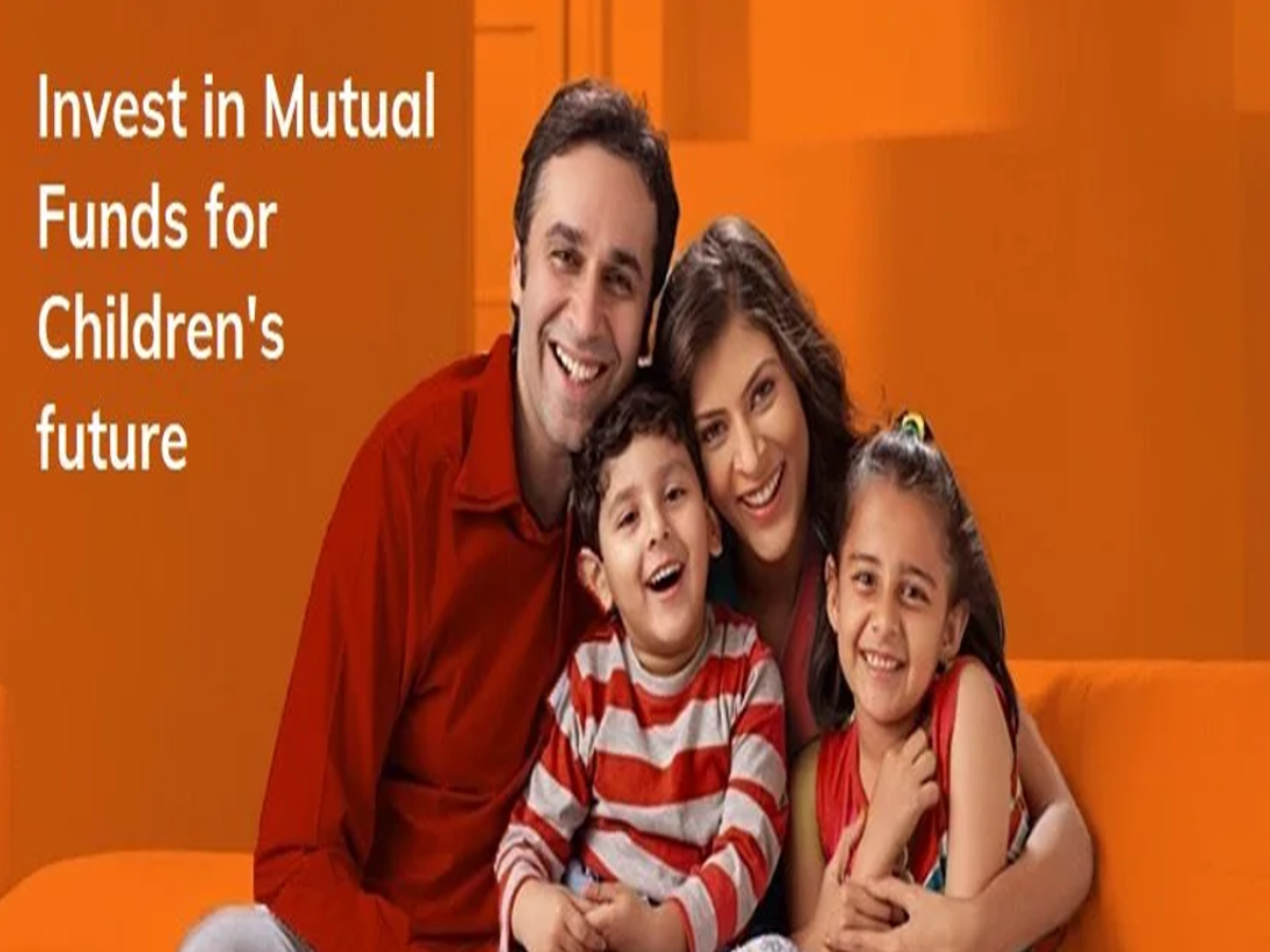 Illustration of a family planning financial investments for their child’s future, with a focus on mutual funds.