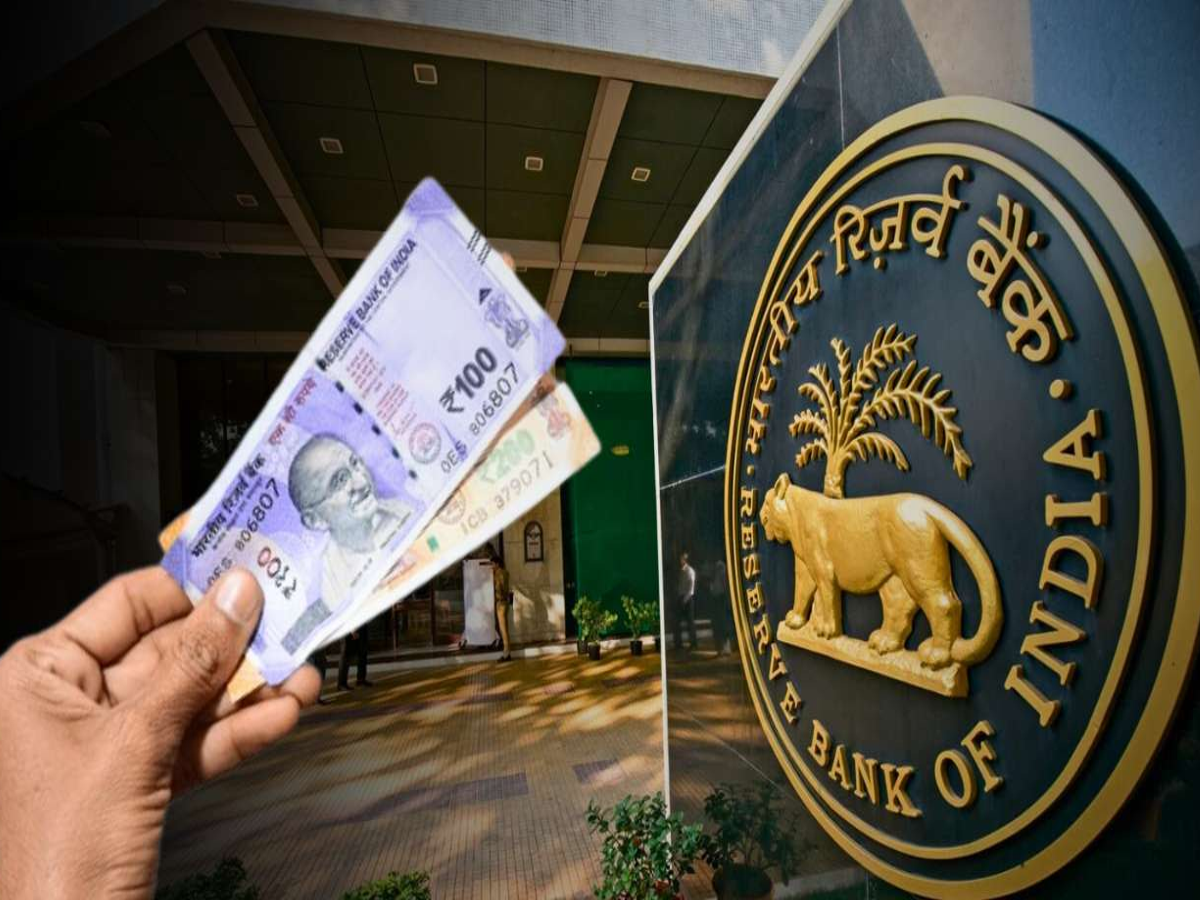 A modern ATM machine dispensing ₹100 and ₹200 notes in Dhanbad, India.