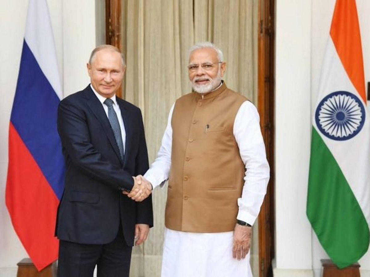 Indian and Russian flags symbolizing trade partnership, optimized for SEO