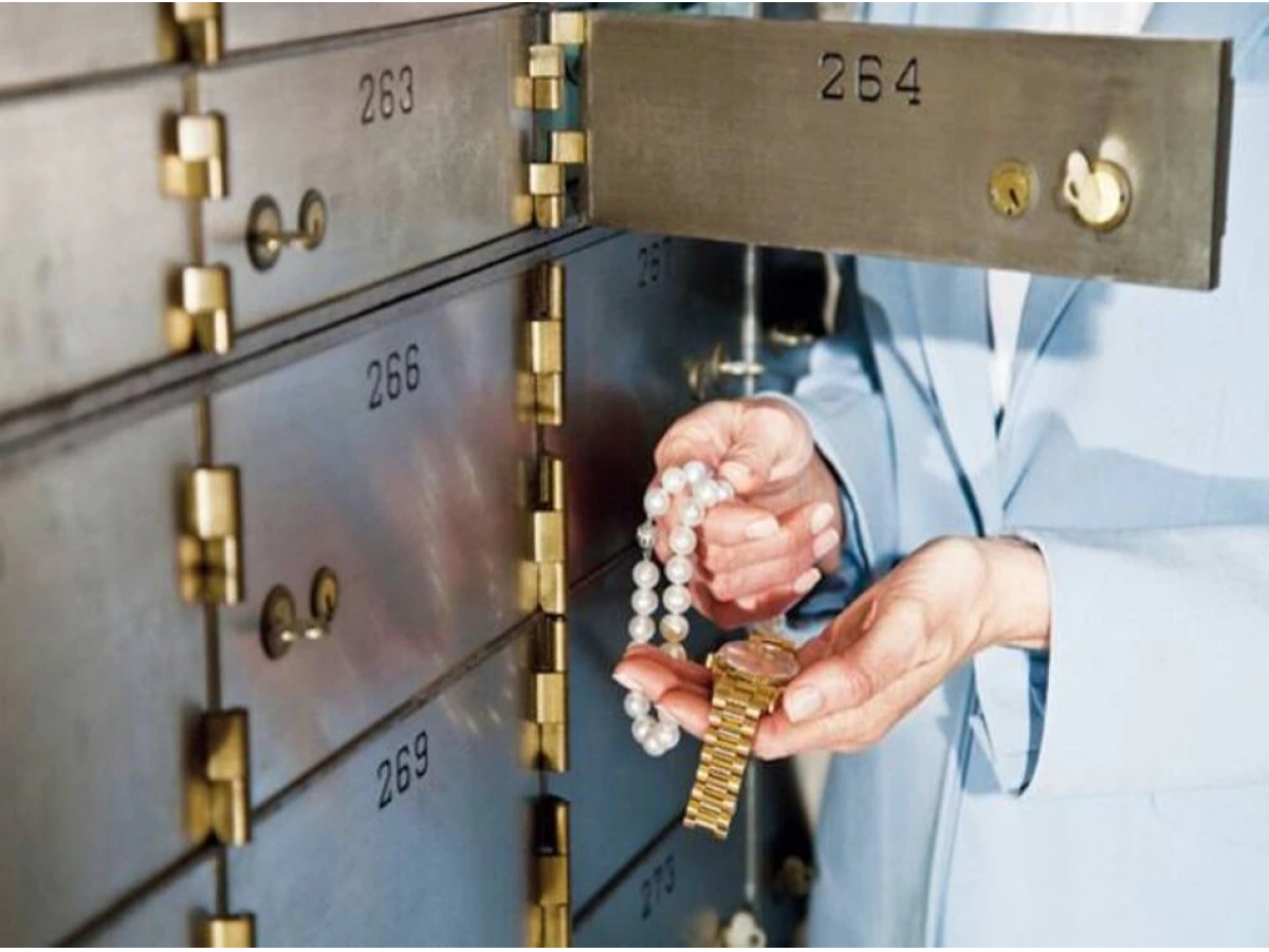 A customer discussing with a bank official about locker safety, highlighting action steps.