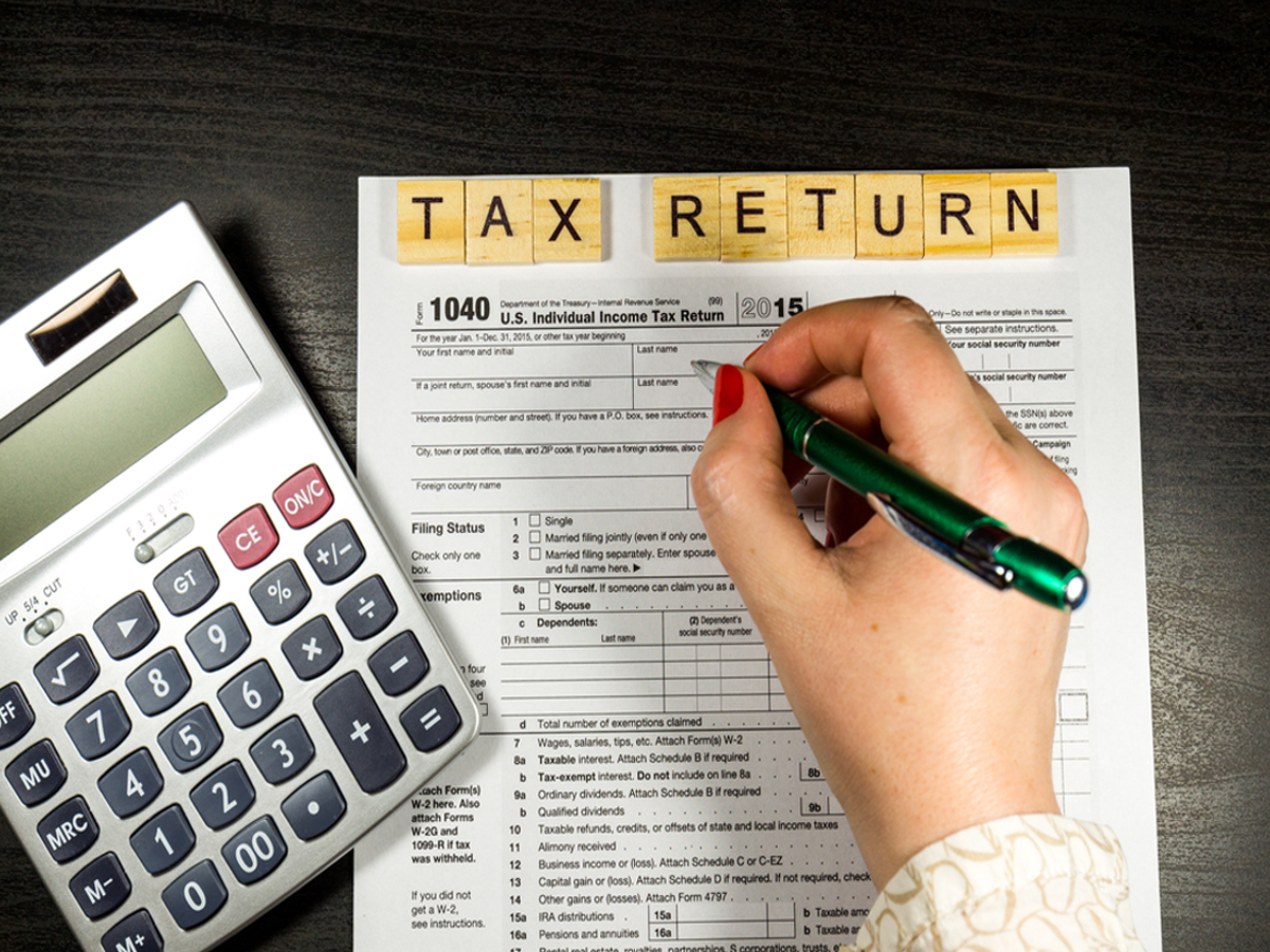Infographic showing tax deductions under Section 80C and 80D for salaried taxpayers.