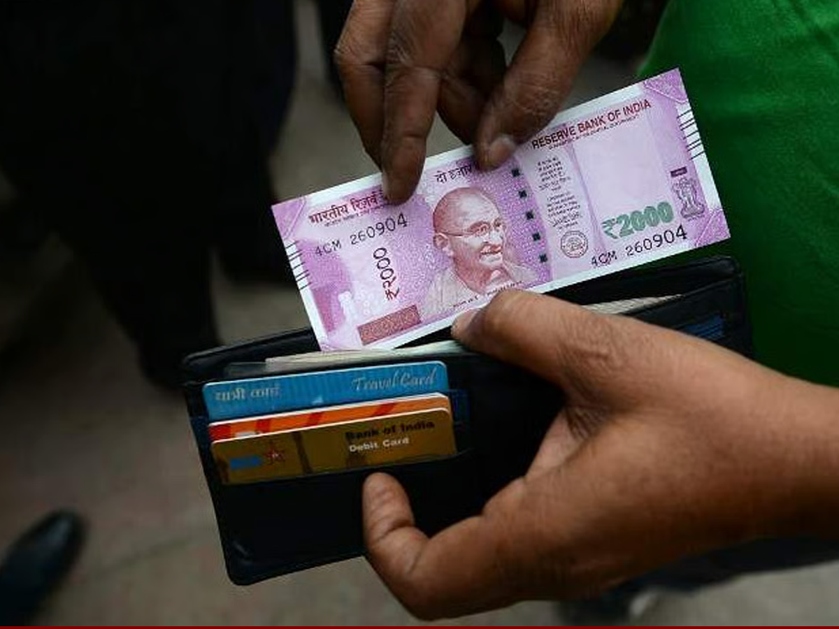RBI regional office counter for 2000 rupee note exchange