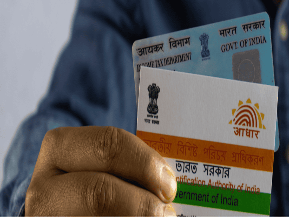 Illustration of a mobile phone with an SMS for Aadhaar-PAN linking.