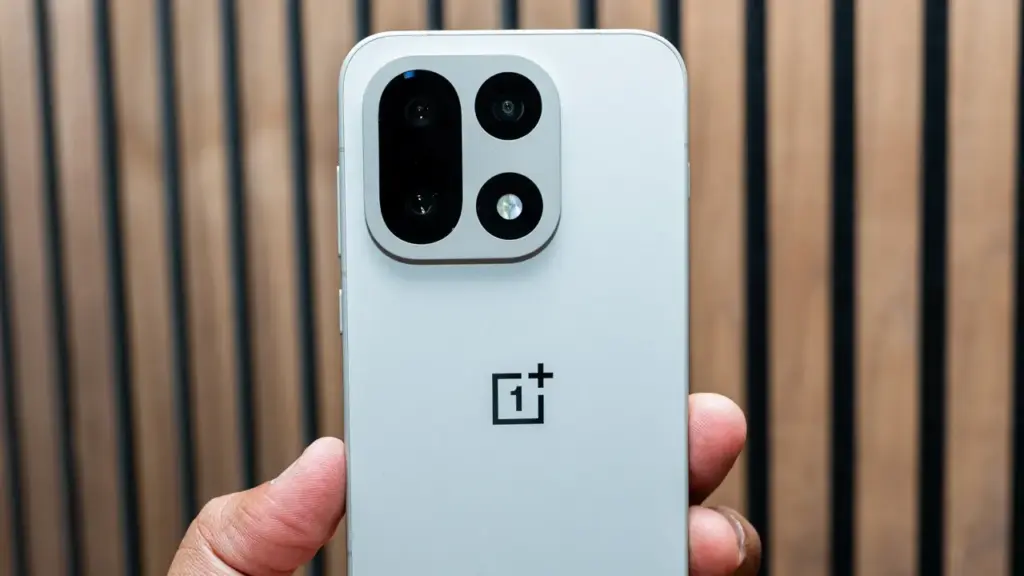 OnePlus 15R: 7400 mAh ಬ್ಯಾಟರಿ ಮತ್ತು 50MP ಕ್ಯಾಮೆರಾ, ಮಾರುಕಟ್ಟೆಗೆ ಎಂಟ್ರಿ ಕೊಟ್ಟುತ್ತಿದೆ OnePlus 15R OnePlus 15R price and specification